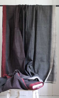 Indiskt handvävt rutigt tyg - röd-svart-grå nr.17