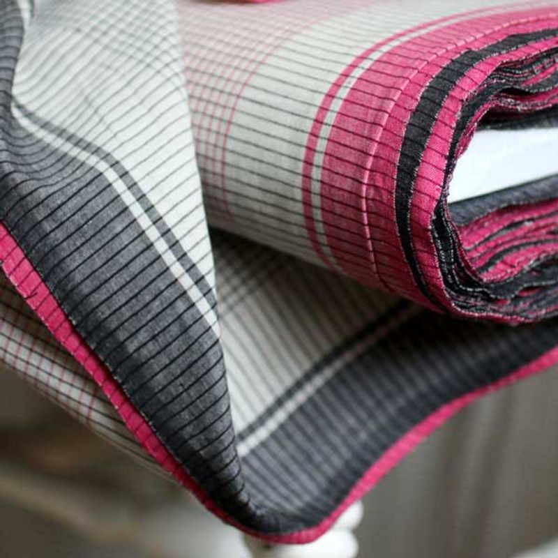 Indiskt handvävt rutigt tyg - rosa-svart-vit nr.16