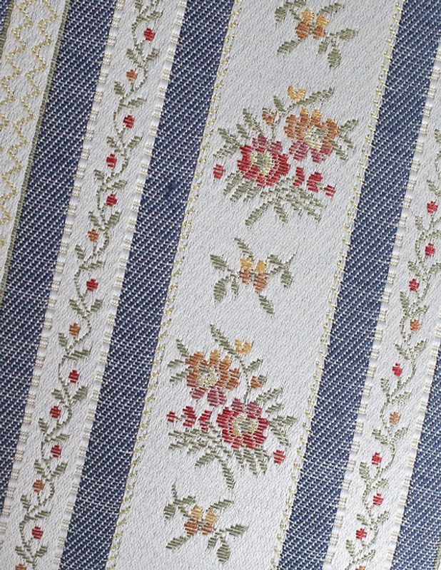 Möbeltyg i gustaviansk stil blå blommor & ränder | Broarne.se