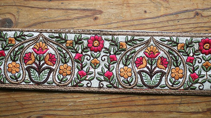 Dekorband - Sidenband med broderi i beige/brun