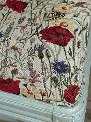 Möbeltyg - beige jacquard med blommor - Vallmo