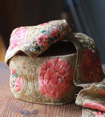 Dekorband - Sidenband i beige med rosa rosor