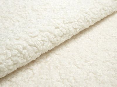 Fårskinn i offwhite - imitation - Gute 102