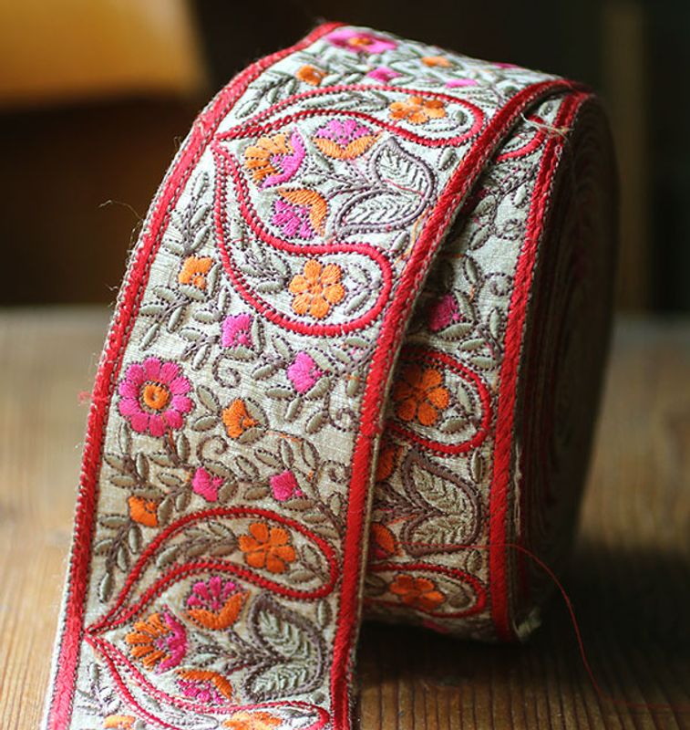 Dekorband - Sidenband med broderi i röd/beige