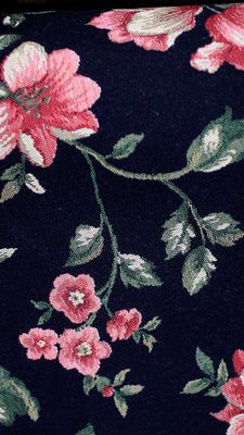Möbeltyg med rosor - Rosita 4 black
