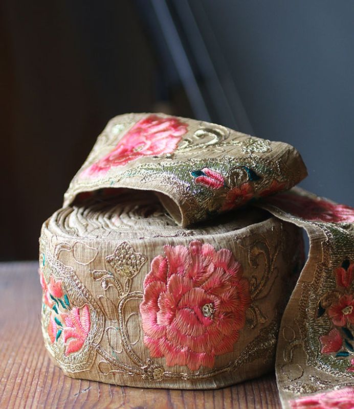 Dekorband - Sidenband i beige med rosa rosor