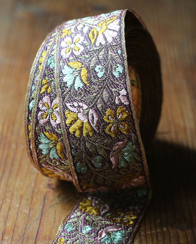 Dekorband 3 cm lila med blommor