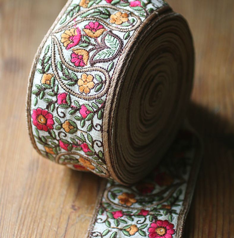Dekorband - Sidenband med broderi i beige/brun