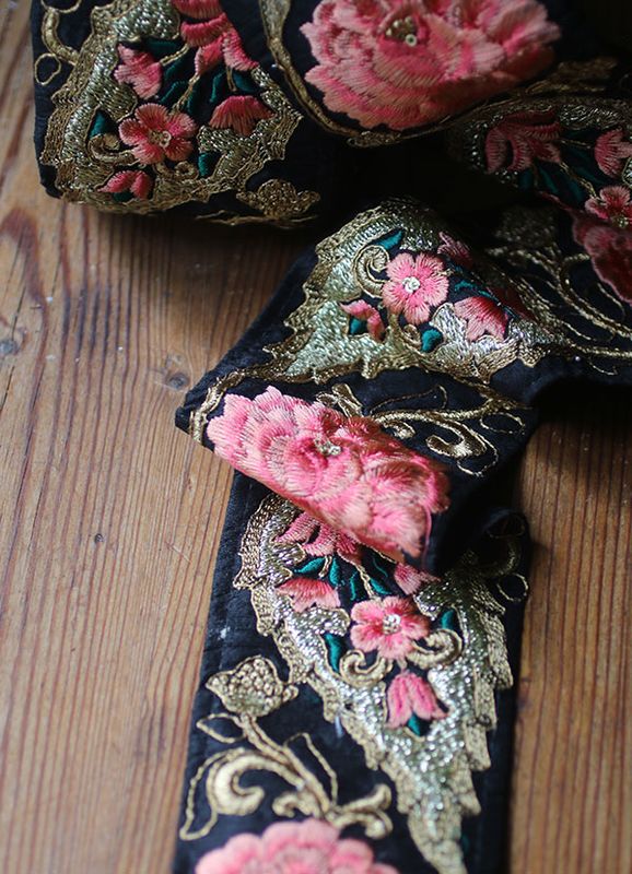 Dekorband - Sidenband i svart med rosa rosor