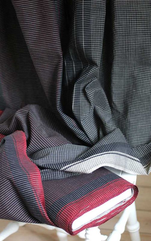 Indiskt handvävt rutigt tyg - röd-svart-grå nr.17