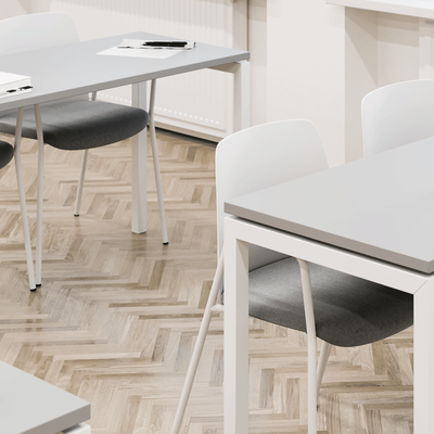 Stapelbar stol i plast med armstöd - Choice