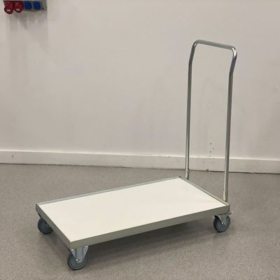 Vagn till stapelbara stolar och fällbara bord