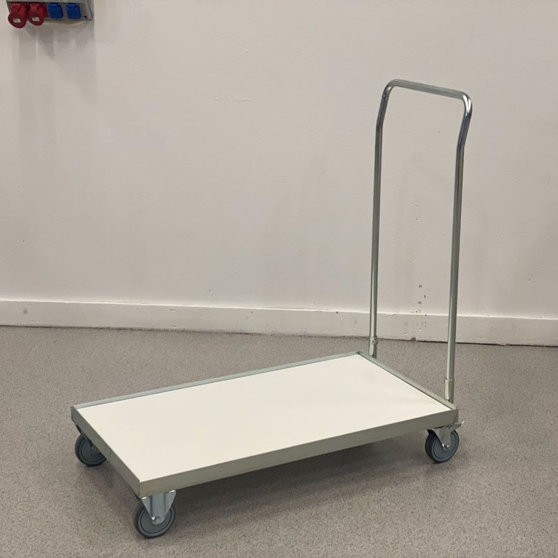 Vagn till stapelbara stolar och fällbara bord