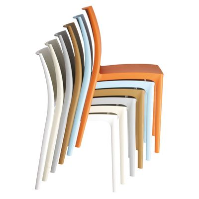 Maya - En stapelbar stol med karaktär