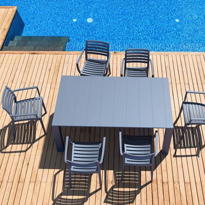 Artemis - En klassisk och modern stol med armstöd