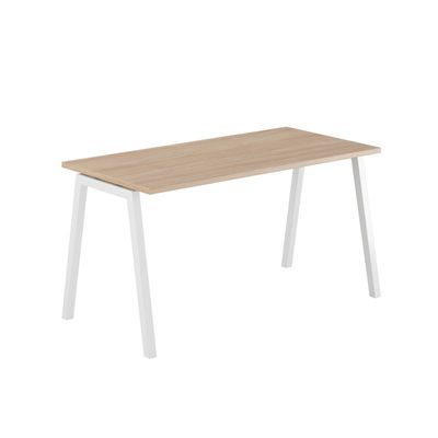 Luna A - Ett modernt bord med fasta ben i A-form