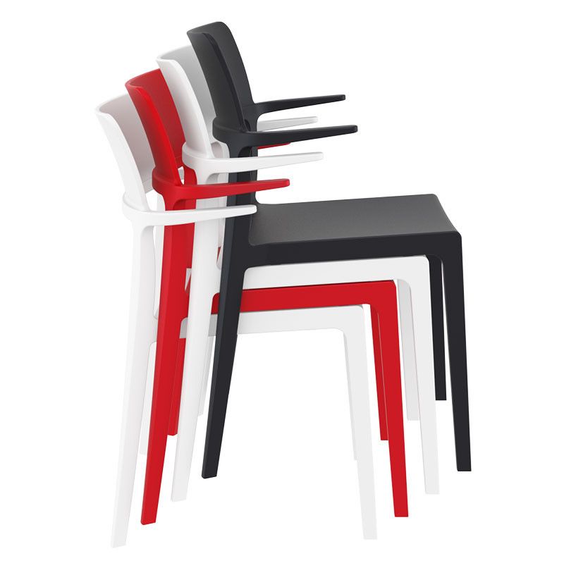 Plus - En stapelbar stol med armstöd