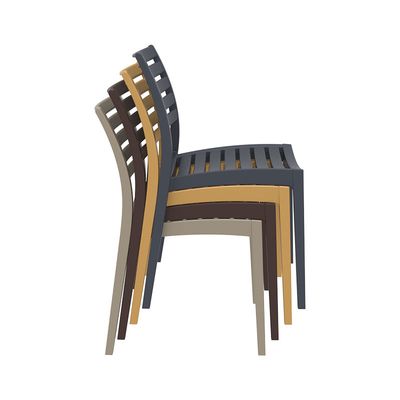 Ares - En tålig stapelbar stol för inom- och utomhusbruk