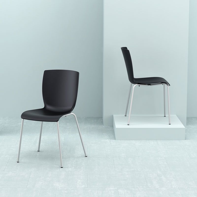 Mio - En stapelbar stol med stålben