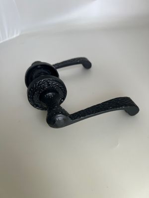 DÖRRTRYCKEN PLATT SVART smide