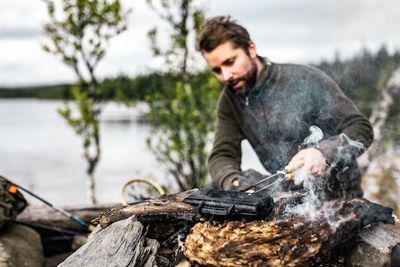 HÄLLMARK SMÖRGÅSJÄRN I GJUTJÄRN
