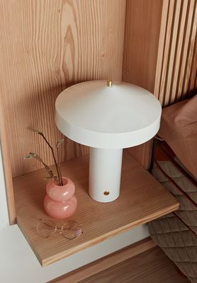 Bordslampa Vit Metall. Plast & Mässing OYOY LIVING
