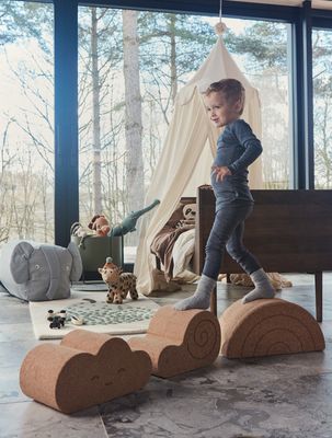 Tumble Toy (leksak som rullar/vickar) Natur Kork OYOY MINI