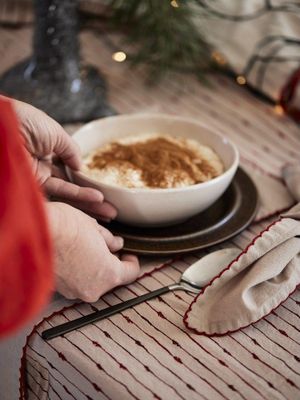 Svanefors Unni Duk Röd 145x280 cm