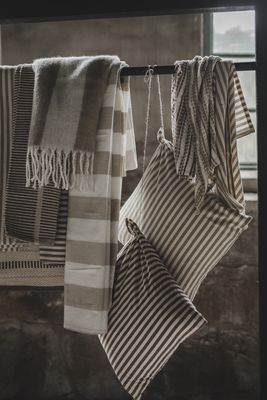 Jakobdahls Striato Duk 140x260 cm Linne