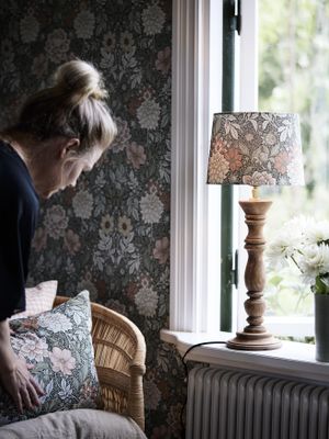 PR Home Lodge Bordslampa Dahlia Grön