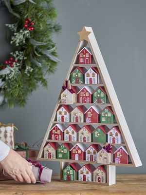 Calvin Kalender Röd MDF H61.5cm Bloomingville