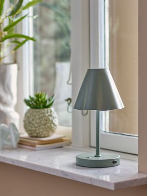 Portabel lampa, uppladdningsbar Grön Metall Lianna | Bloomingville