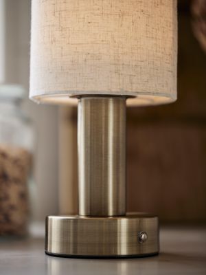 PR Home Tiara Bordslampa Laddbar antikmässing