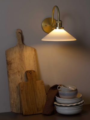 PR Home August VägglampaIP23 Opal 25cm IP23