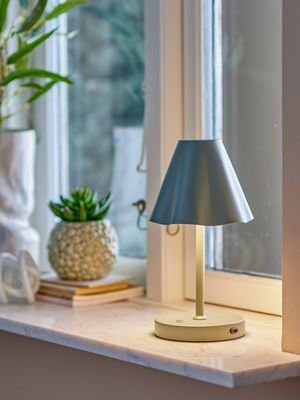 Portabel lampa, uppladdningsbar Grön Metall Lianna | Bloomingville