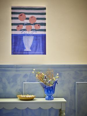 Bloomingville Florinda Illustration Med Ram, Blå, Granträ L50xH70xW3 cm