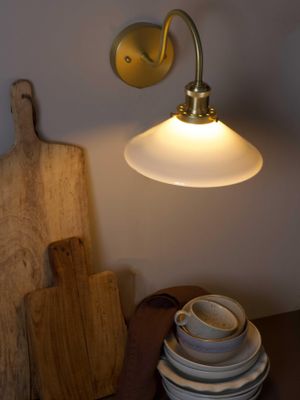 PR Home August VägglampaIP23 Opal 25cm IP23