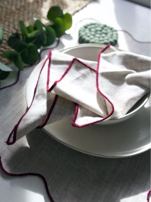 Svanefors Sabina Tablett Vinröd 35x45 cm