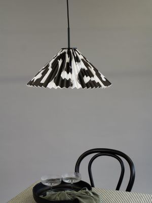 Polly Taklampa Svart/Vit 45cm | PR Home