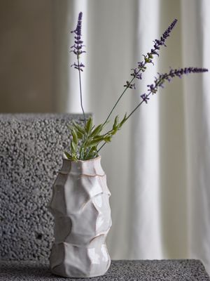 Vas Vit Stengods Dolores | Bloomingville