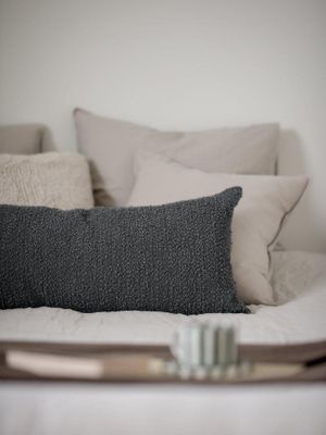 Svanefors Trond Kudde Mörkgrå 35x80 cm