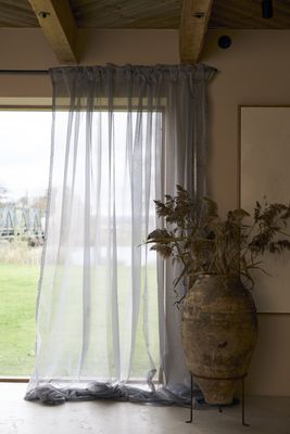 Boel & Jan Juno Gardinlängd 280x300 cm Ljusgrå