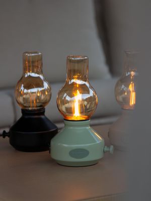 PR Home Glimt BordslampaIP44 Laddbar sand/amber