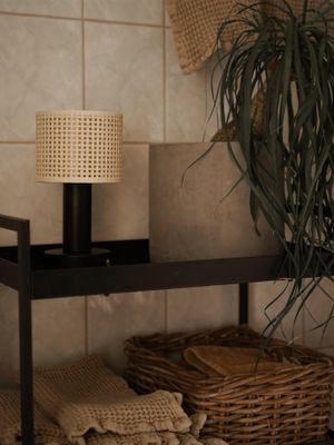 PR Home Tiara Bordslampa Laddbar svart