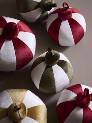 Svanefors Kula Prydnadskudde Guld 28 cm