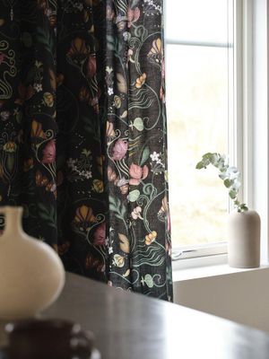 Svanefors José Gardin Svart 135x240 cm