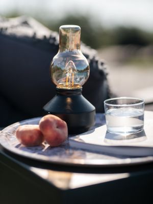 PR Home Glimt bordslampaIP44 Laddbar svart/amber