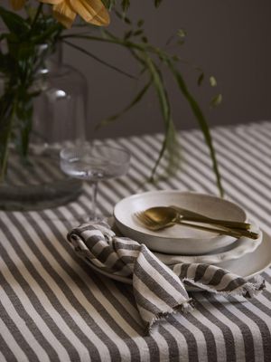 Gaby Duk Mörk nougat 140x280cm | Svanefors