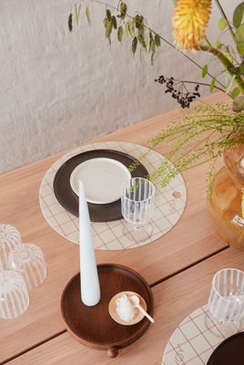 Bricka Mörk Ek OYOY LIVING