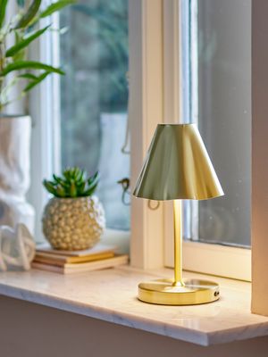 Portabel lampa, uppladdningsbar Mässing Metall Lianna | Bloomingville